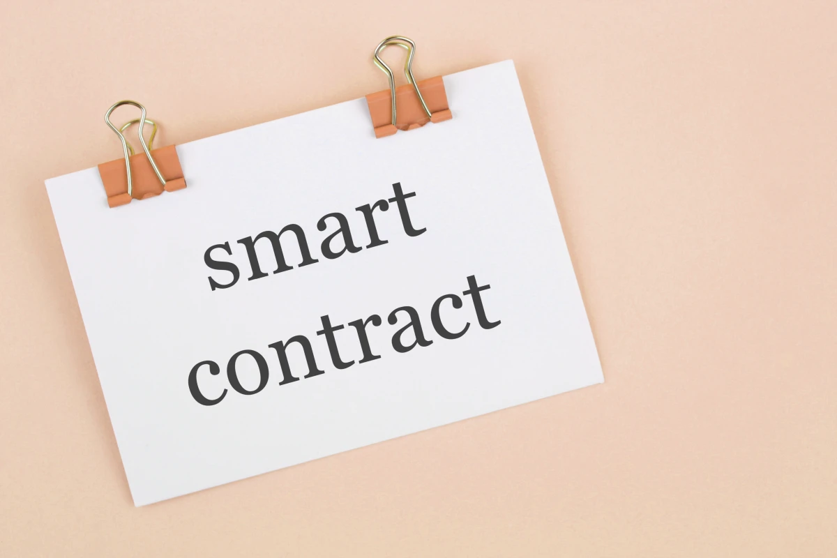 Les contrats intelligents et leur reconnaissance juridique : un enjeu majeur pour le droit
